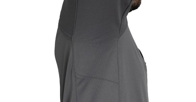 The Men’s Performance Polo has a natural, tapered fit with a full running gusset that provides a smooth, flattering tuck-in. The no roll collar and perfectly sized rib knit cuffs won’t lose their shape over time, ensuring a professional look for life.