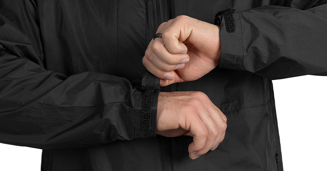 Keep the warm air in and cold air out with the adjustable hook and loop cuff closures.