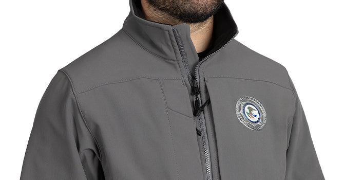 Flexible, 4-way stretch outer shell is water and wind resistant, giving you maximum durability and light weather protection.