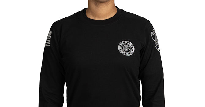 Designed for a woman’s torso, curved and tapered just where it needs to be. No more baggy or constricting spots. With narrower shoulders, a roomier chest, and slimmer sleeves, this t-shirt keeps you moving freely and comfortably as you work.