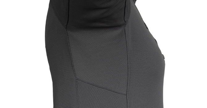 The Performance Polo features a full running gusset which allows for maximum mobility, while the microband vent under the arm provides superior ventilation.