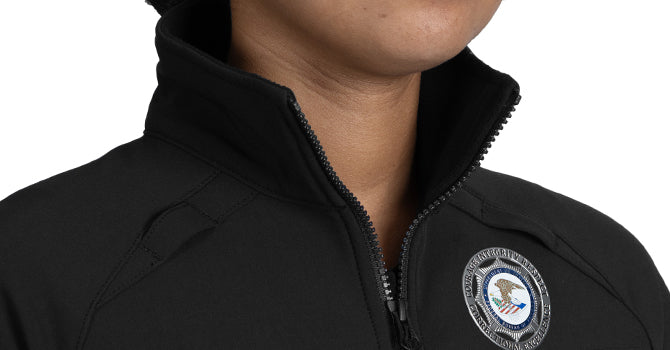 Flexible, 4-way stretch outer shell is water and wind resistant, giving you maximum durability and light weather protection.