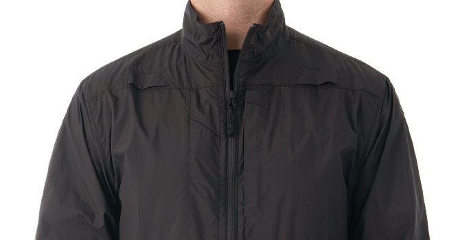 Durable nylon with a water repellent finish keeps the elements at bay so that nothing stands in your way.